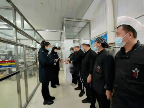 扎魯特旗市場監督管理局全力保障“兩會”期間餐飲服務食品安全